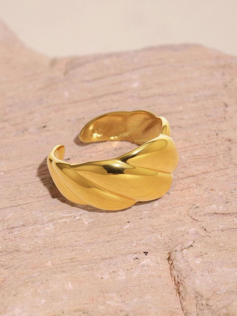 Xin Yi Xin 18K Gold Plated Geometric Twill Open Ring for Women - Stainless Steel, Non-Fading Luxury Jewelry.