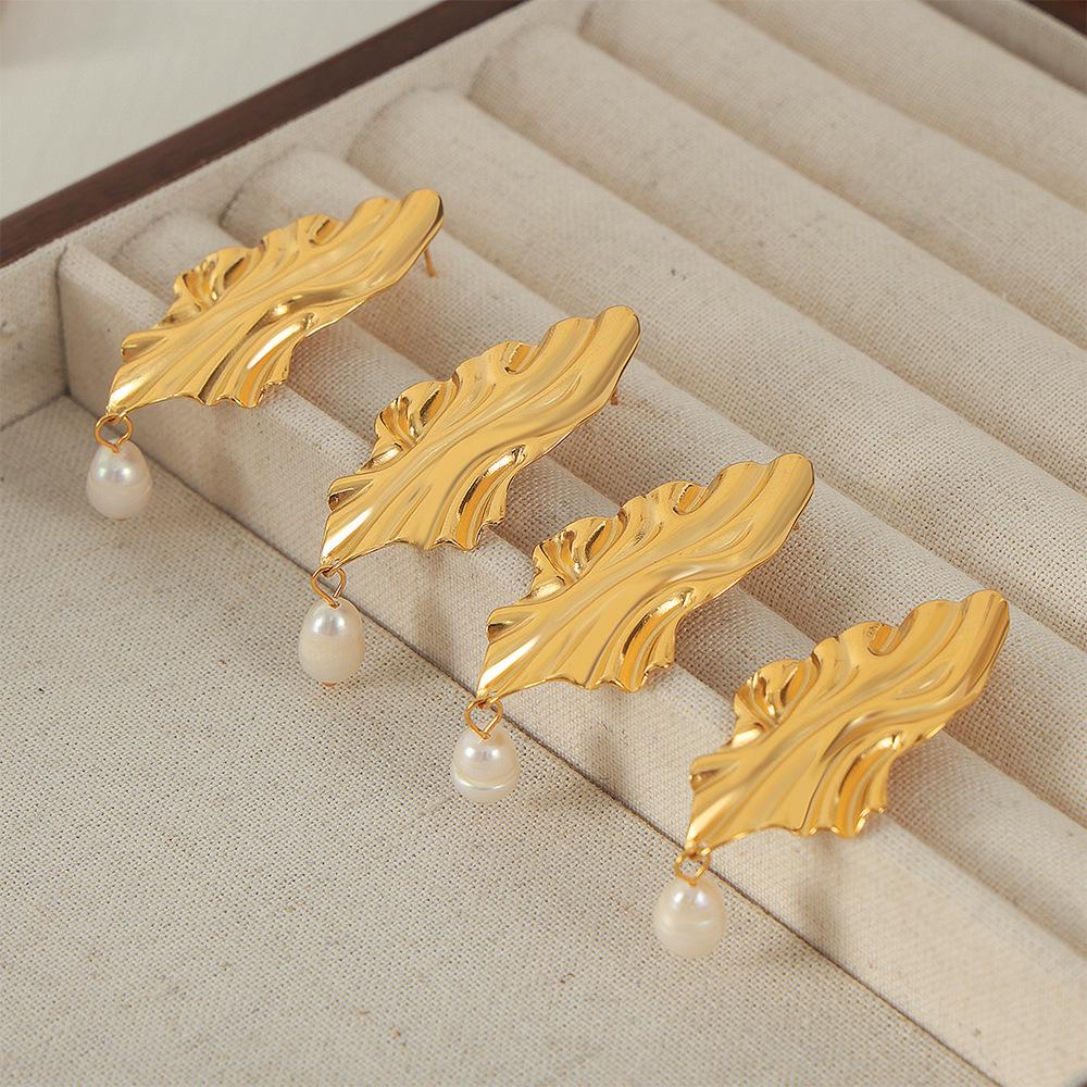 High-End Irregular Pleated Freshwater Pearl Earrings in Gold-Plated Titanium Steel