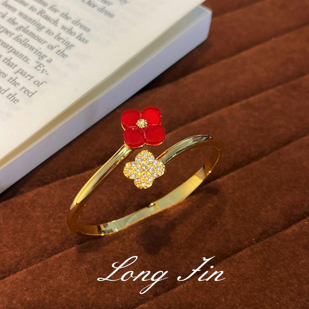 Französisches Retro Vierblättriges Kleeblatt Imitation Rotes Pferdequaste Halskette Fünf-Blumen-Armband Blume Temperament High-End Leichter Luxus Set