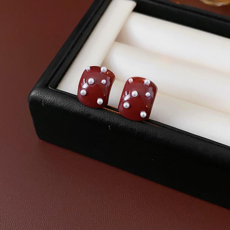 

Серебряные игольчатые прямоугольные серьги с жемчужной отделкой, французское ретро, нишевая, универсальная, модная серьга, легкая роскошь, высококачественные серьги