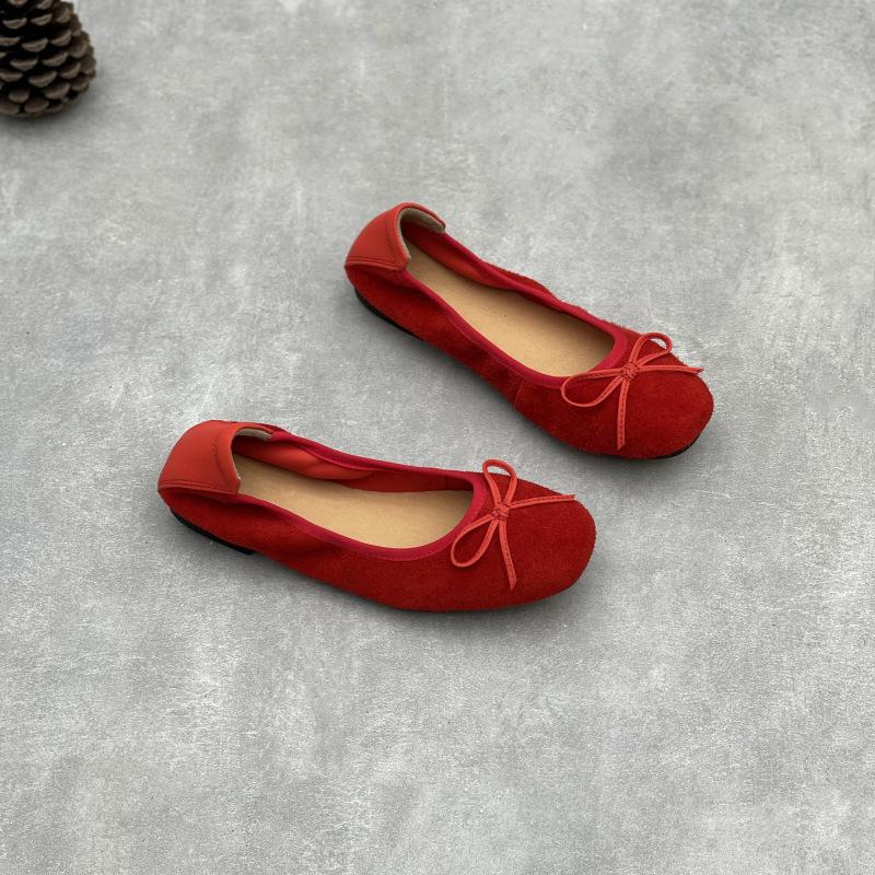 A New Style of Women's Shoes with A Flat Bottom and A Shallow Opening, Featuring Soft Soles and Elastic One-step Straps