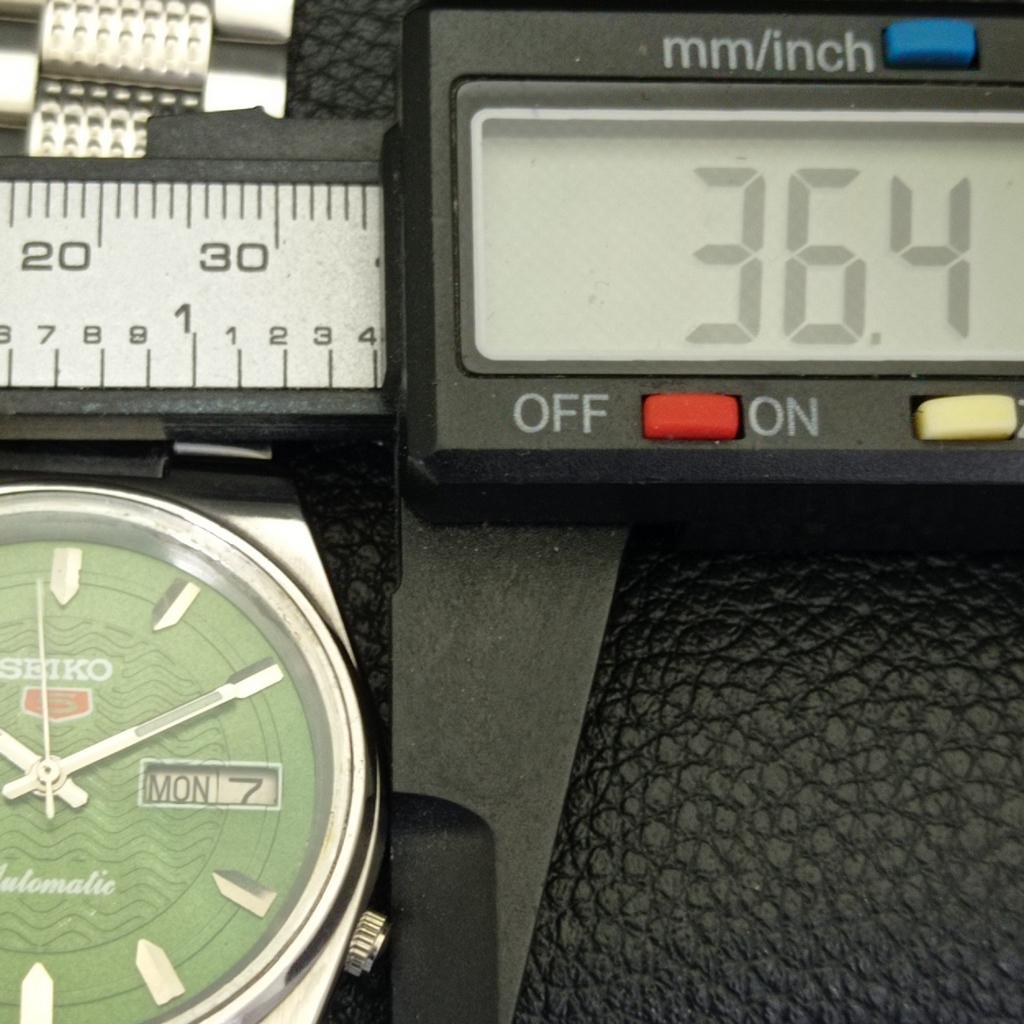 GENUINE VINTAGE SEIKO 5 AUTOMATIC 7019A JAPAN MENS GREEN DIAL WATCH a701592-5 R206b-a701592