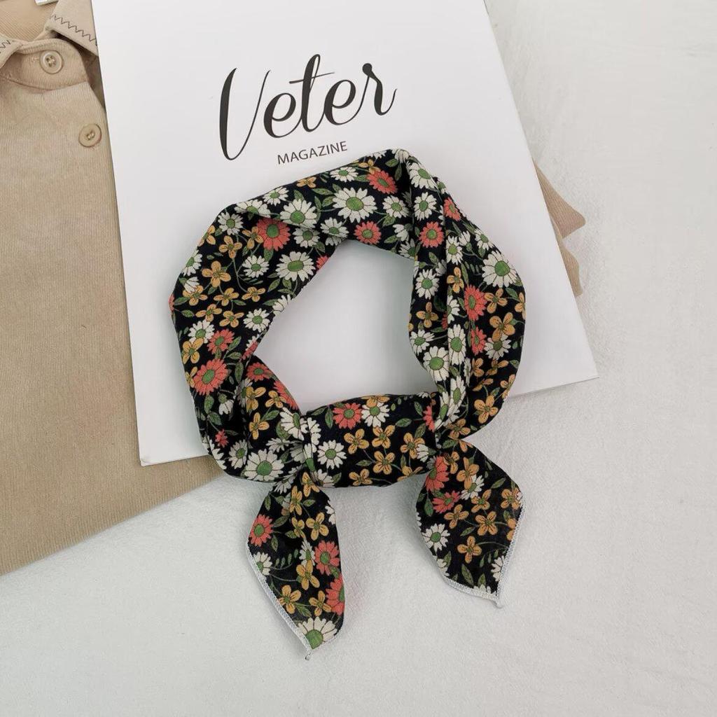 Retro Green Floral Small Silk Scarf - Korean Style Women's Versatile Autumn/Spring Accessory, Thin Square for Neck or Headband