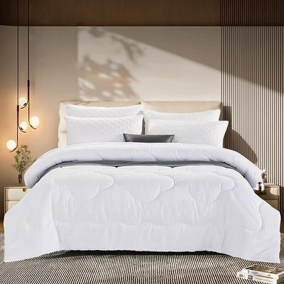 YAMENG Simple Velvet Soft Fiber Quilt