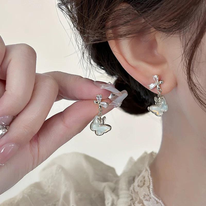 Zircon Crystal Butterfly Stud Earrings – Stylish Versatile Design for Women