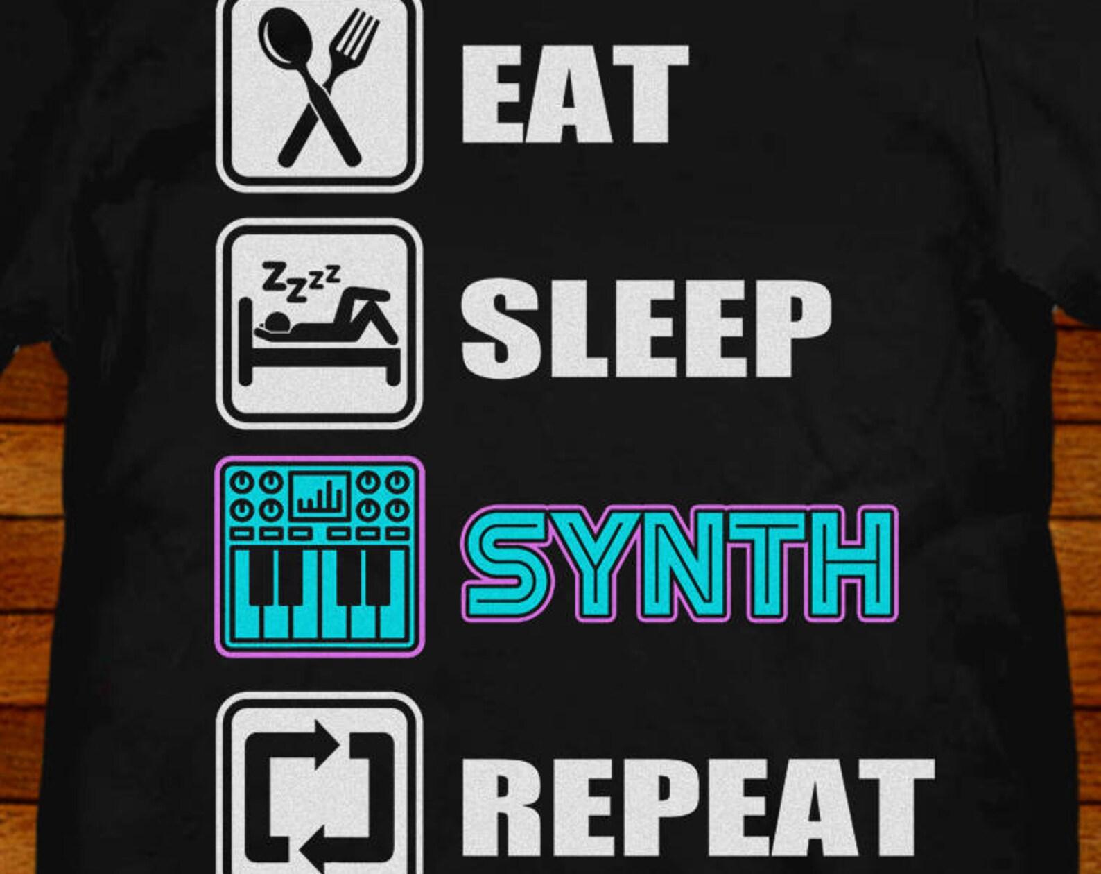 Synthesizer T shirt keyboard player tee synth synthwave M