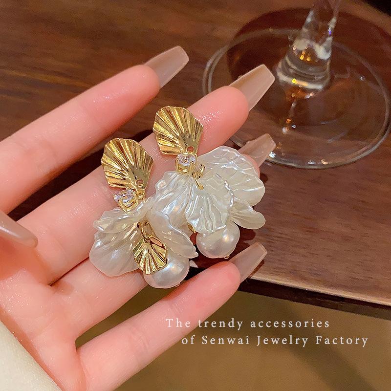 Shell Flower Earrings Femininity Pearl Stud Earrings 2025 Unique Personality Ears