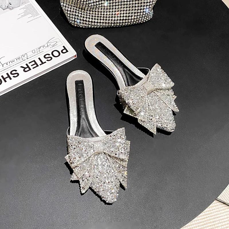Женские тапочки с острым носом на толстом каблуке Летняя женская уличная обувь Модные босоножки с бантом и пайетками на низком каблуке Размер Женская обувь 35-43 35 серебряный 3490₽