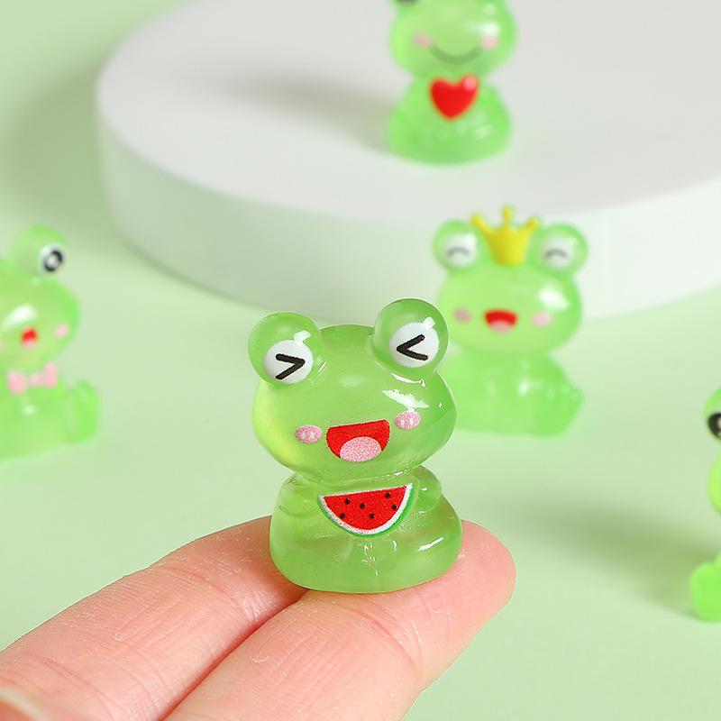 5pcs/set 3D Luminous Resin Frog Prince Cute Figurine Micro Landscape Creative Desktop Car DecorationDIYOrnaments