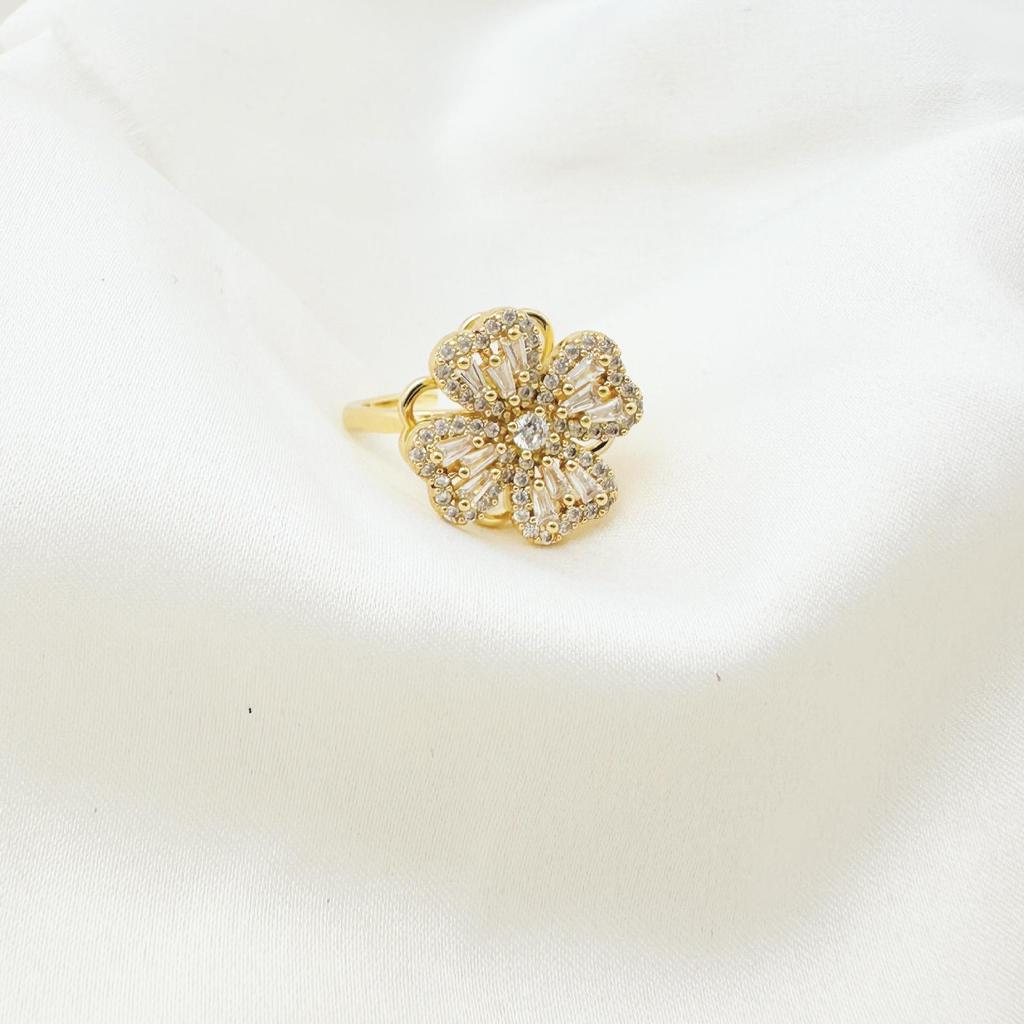 French Vintage Four-Leaf Clover Zircon Jewelry Set: Elegant Earrings, Necklace, and Ring for Weddings and Everyday Wear