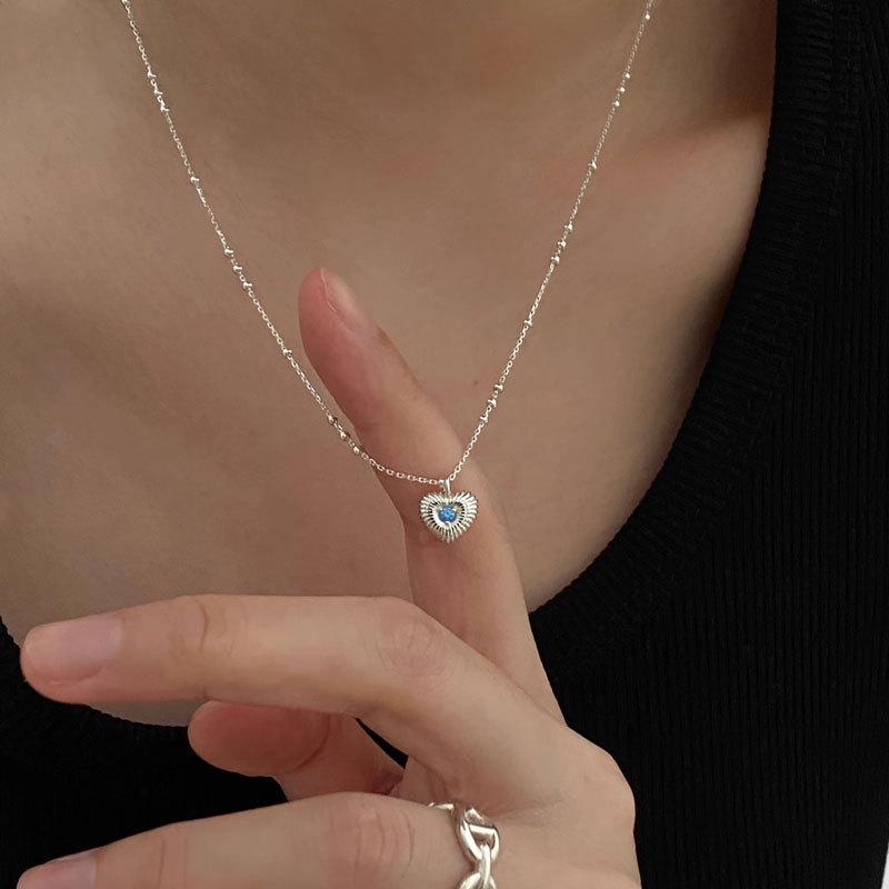 Vertical Diamond Inlaid Mini Love Necklace with Versatile Heart Shaped Zircon Collarbone Chain
