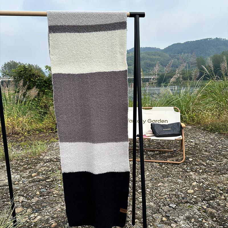 Dopamine rainbow scarf women's autumn and winter new niche design shawl thickened warm high-end long scarf