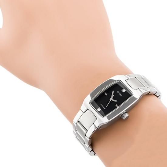 Montre à Quartz Standard Casio Expédiée Internationalement Femme (LTP-1165A-1C2) -