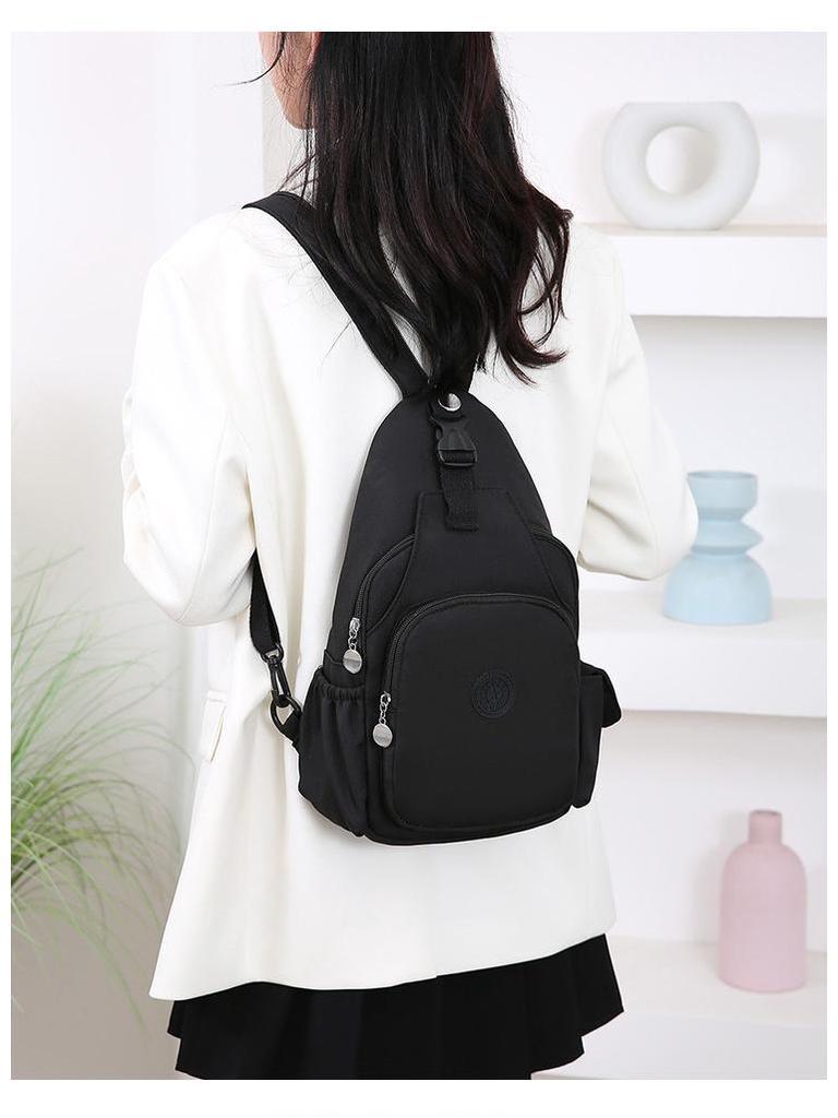 2024 Women's Fashion Water-Repellent Multifunctional Chest Bag
