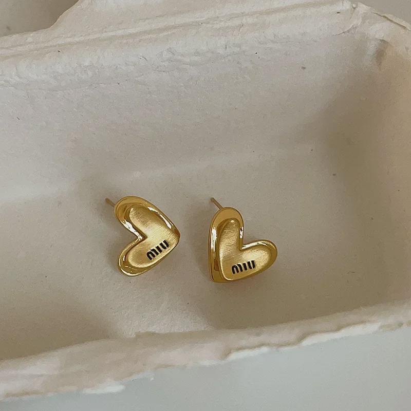 Elegantes Pendientes de Metal de Corazón de Doble Capa para Mujer - Elegantes, Modernos y Versátiles