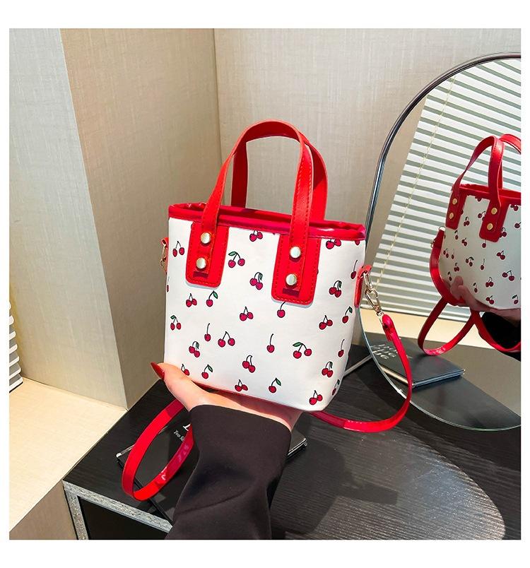 A Beautiful Fresh Fashionable Large-capacity and Cute One-shoulder Hand-carry Small Square Bag for Commuting