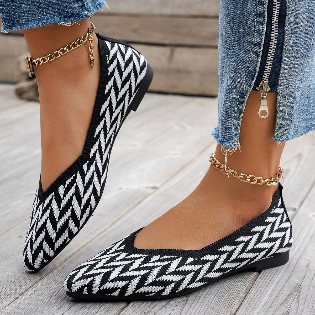 

Flying woven women s single shoes 2025 new pointed knitted shoes flat bottom shallow mouth Doudou shoes European and American large size women 43 чорний