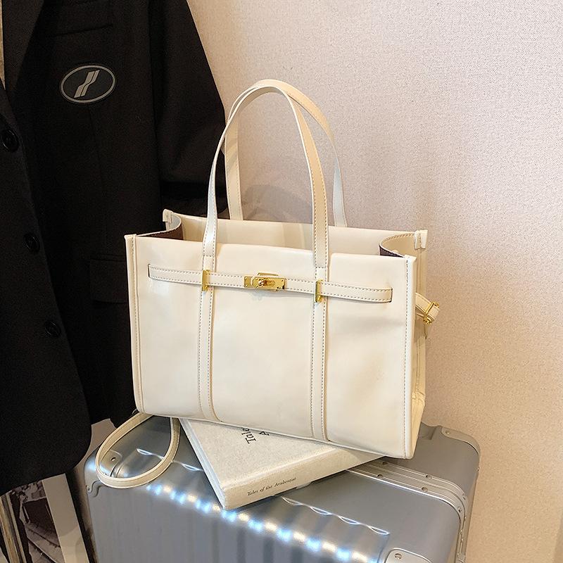 Retro Large-capacity Tote Bag Women's 2025 Autumn and Winter New Daily Commuting Shoulder Bag Premium Messenger Bag