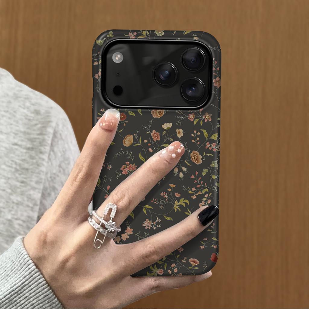 Black background rose is suitable for Apple 17promax cartoon cute iPhone16Pro lens all-inclusive 15 two-in-one