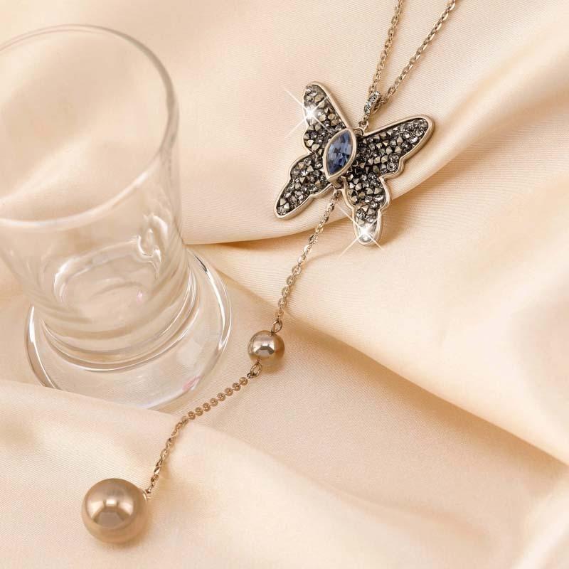Elegantes Schmetterlings-Anhänger-Langhalskette für Damen im stilvollen koreanischen Design mit Edelsteinakzenten