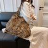 Stylish Leopard Print Casual Tote Bag For Women With Spacious Design And Trendy Appeal