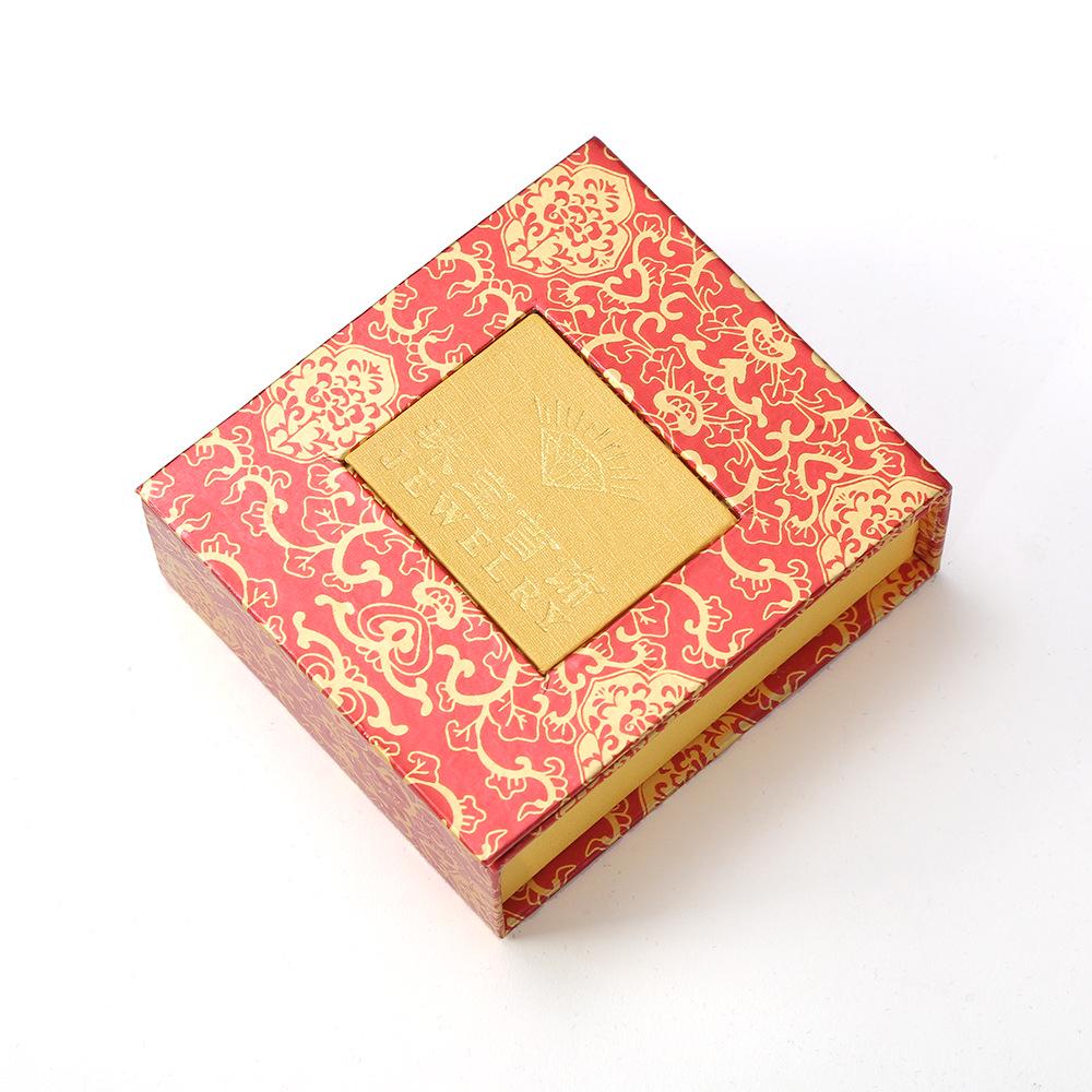 Women's Titanium Steel Necklace: Sweet & Cool Style with Square Zircon Pendant, Geometric Design, Light Luxury & New Style. CLE