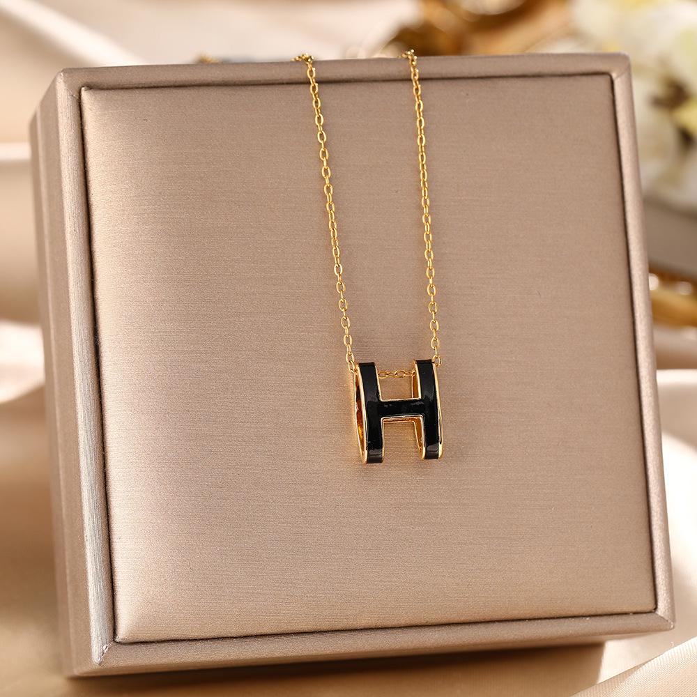 

High-End Titanium Steel Women s Necklace with Zircon Inlay - Elegant Clavicle Chain, Non-Fading