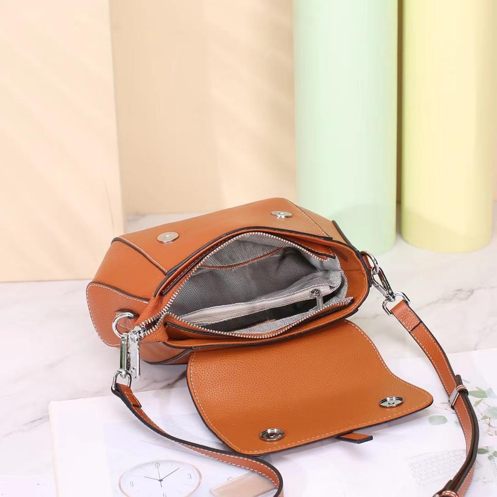 Cowhide New Casual Women's Bag, Shoulder Messenger Medium Bag, Women's Handbag, Large-capacity Pig Bag.