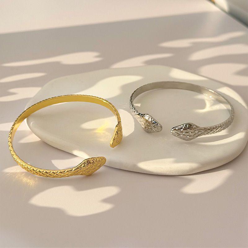 Elegant Snake-Shaped Women's Bracelet: Adjustable, Versatile, and Unique Design