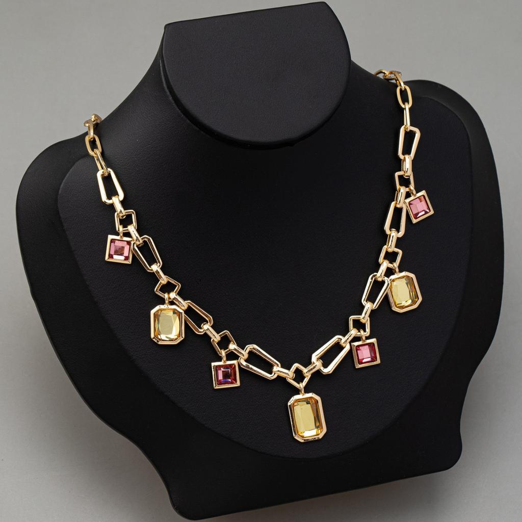 Hot selling exaggerated square crystal pendant necklace, versatile and high-end, collarbone chain for women