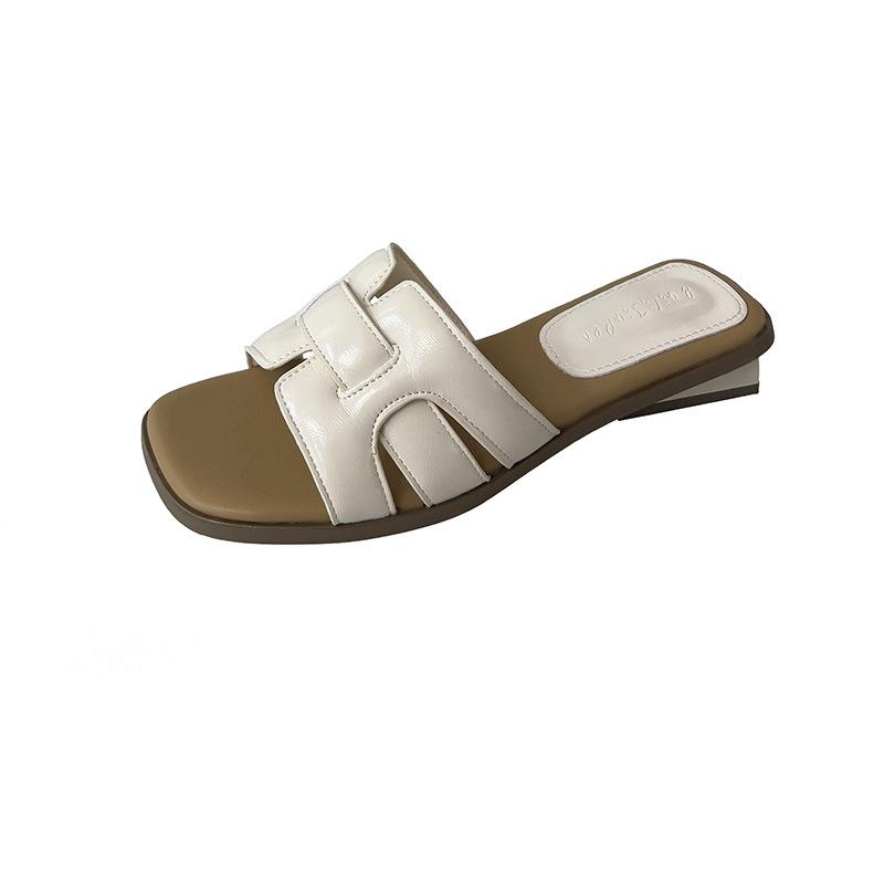 

Flat-bottomed slippers women s summer wear in 2025 fashionable and versatile casual sandals temperament trendy drag 40