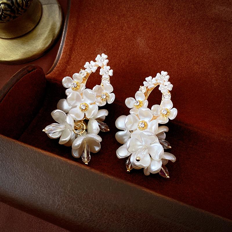 

Элегантные серьги-цветы со стразами - Сказочный дизайн с серебряной иглой