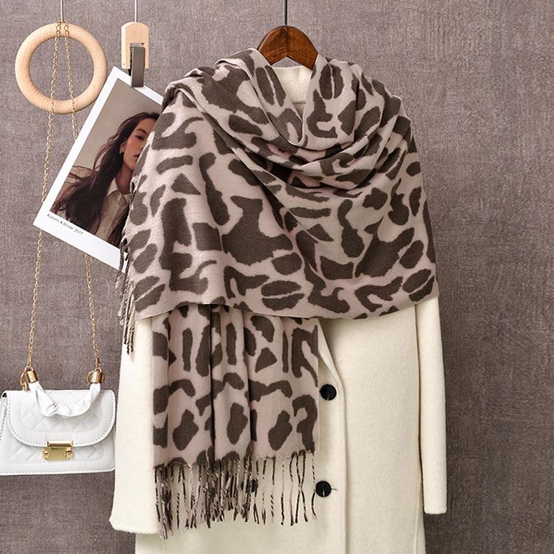 

Retro high-end leopard print scarf women s autumn and winter new fashion imitation cashmere fringed shawl thickened warm and versatile