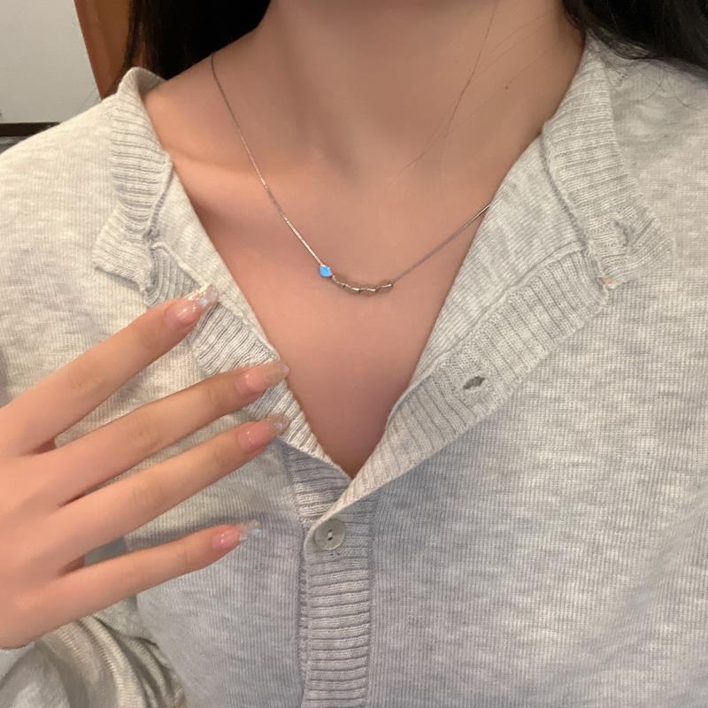 Small square necklace Women's cold collarbone chain Tide high-end niche design temperament Simple and versatile jewelry