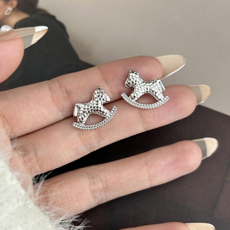 Fashionable Small Horse Ear Studs With Smooth Electroplated Surfaces For Office And Dating Event