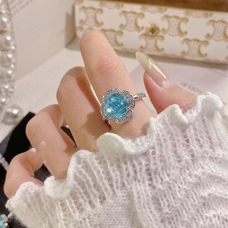 Zircon Rose Pendant Bracelet Light Luxury Exquisite Temperament Bracelet Niche Versatile High Sense Fashion Jewelry Women