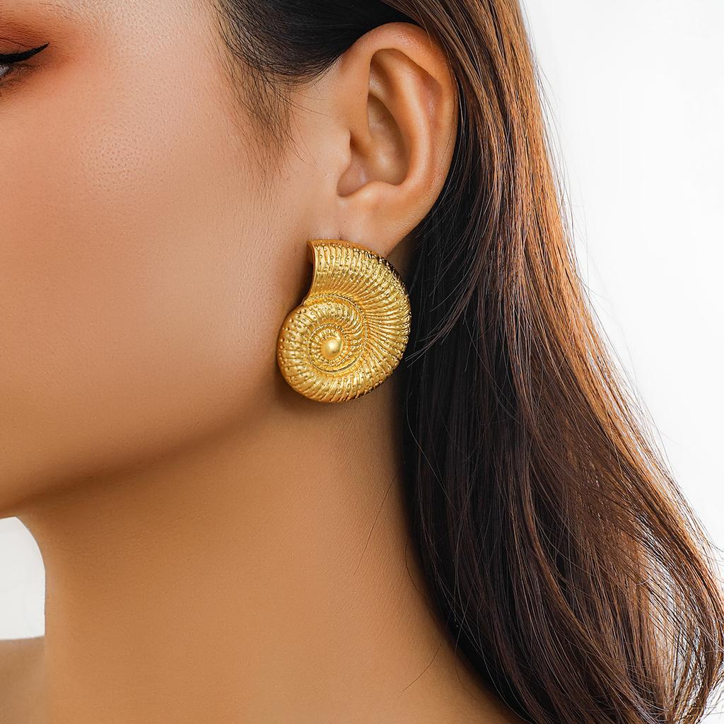 Salircon Gothic Creative Design Metal Conch Stud Earrings Punk Aesthetics Gold Color Earrings Women's Summer Beach Jewelry Gift