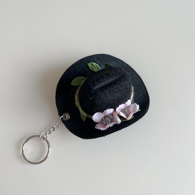 Stylish Western Cowboy Hat Keychain Pendant Durable Polyester Keyrings Portable Bag Keychains Decoration For Men Women Gift