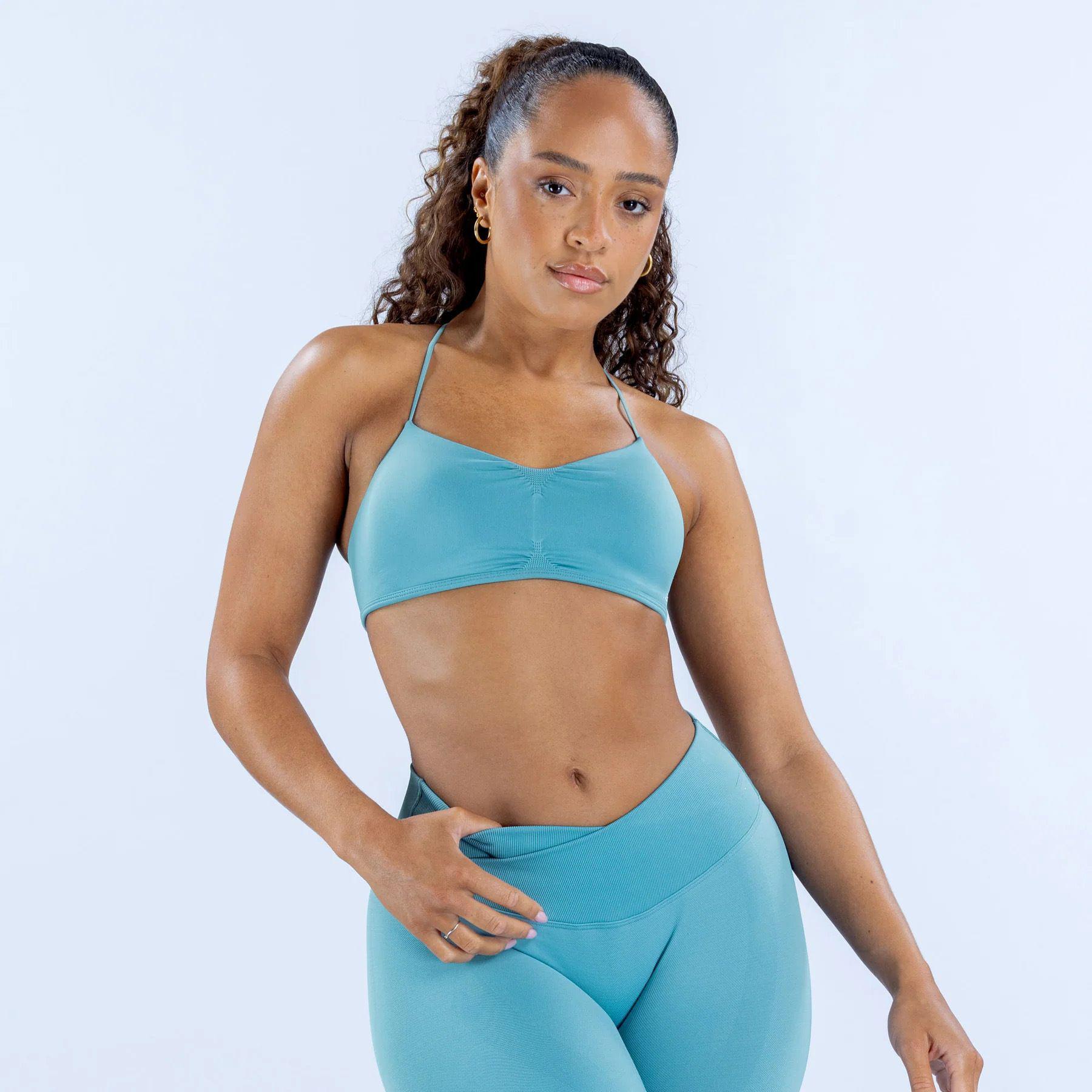 Бесшовный комплект для йоги DFyne: Комплект из 4 предметов: шорты с запахом, накидка и бюстгальтер Large