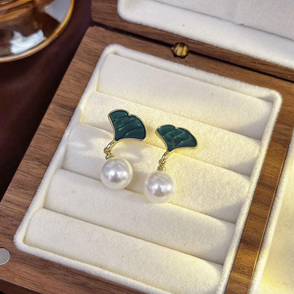 Elegant Zircon Flower and Pearl Stud Earrings - High-End Niche Design