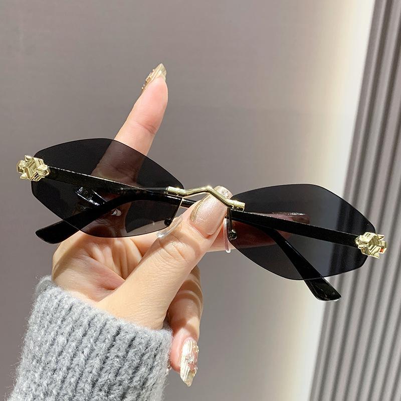 New Fashion Sunglasses Women Retro Brand Design Metal Small Diamond Frame Vintage Rhombus Rimless Shades Men Glasses