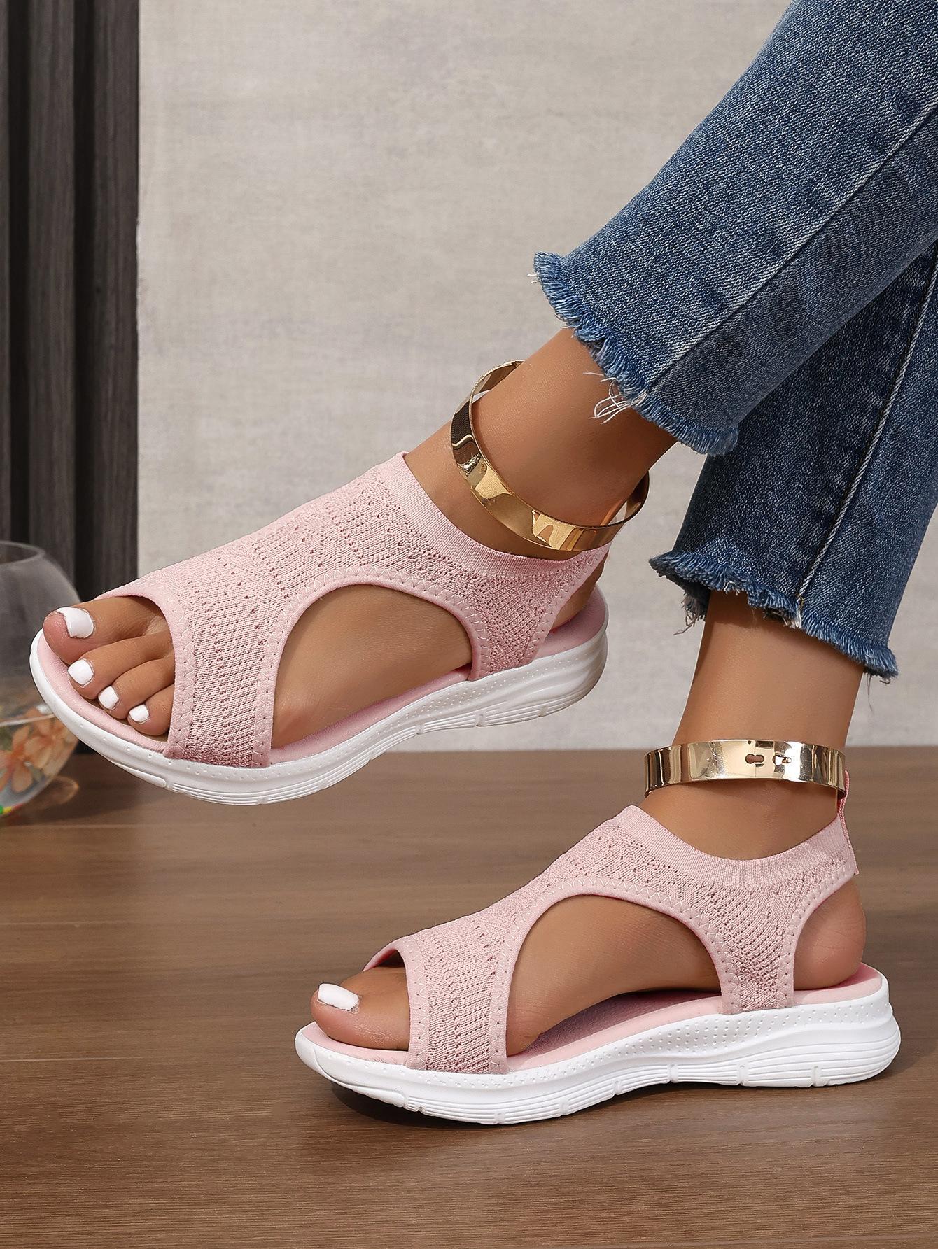 

European and American hollow large size 43 flying woven fish mouth sandals women s 2025 summer new light and comfortable flat-bottomed beach sandals 43 рожевий