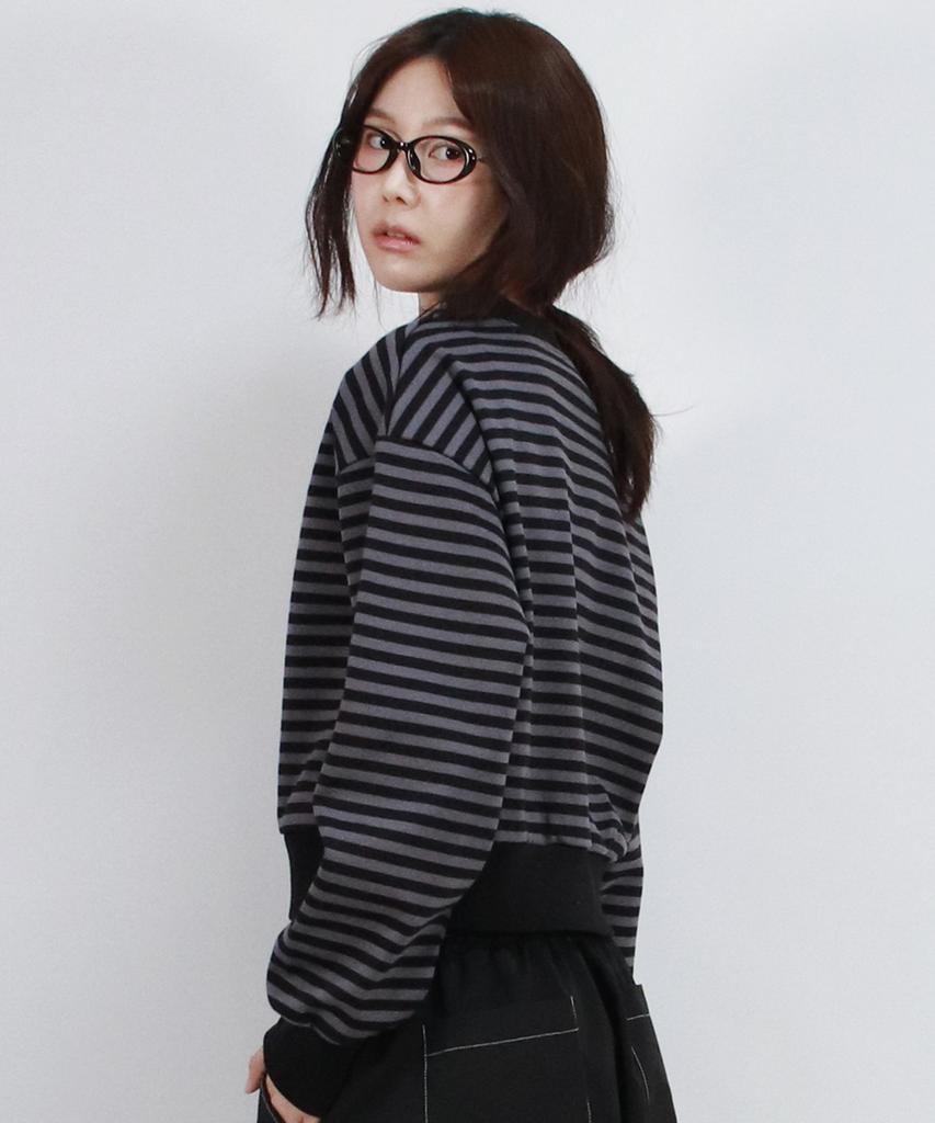 Deumakeu Stripe Crop Sweatshirt - Black