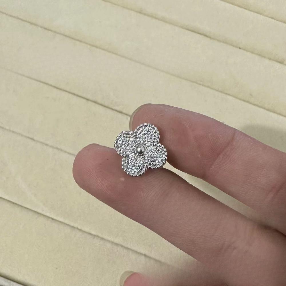 High-End Klassische Vierblattklee-Ohrringe für Damen, Roter Chalcedon High-End Damenohrringe