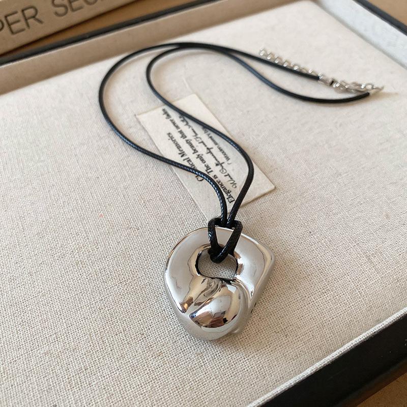 Y2K Starfish Flower Necklace: Cool, Sweet Style for Women’s Fashion