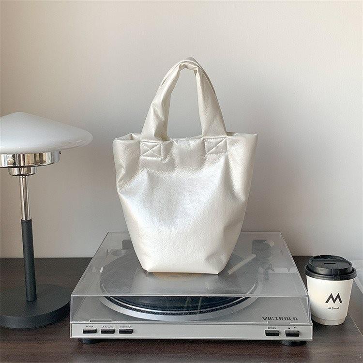 Modern Soft Water Bucket Bag Elegant Minimalist Design Perfect For Everyday Use
