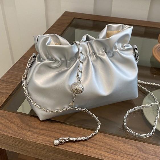 Fashion chain pleated bucket bag niche texture bag women's trend mobile phone shoulder messenger bag commute exquisite