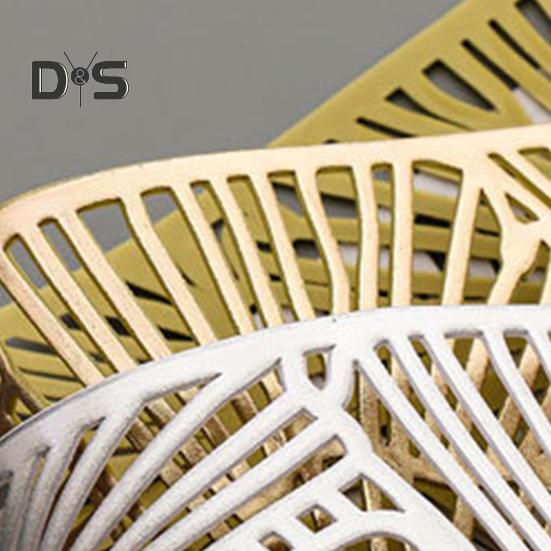 Dining Mat Hollowed-out Decorative Breathable Gold Color PVC Place Mat