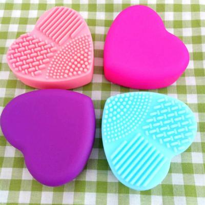 Heart Shaped Makeup Foundation Brush Handheld Cleaner Silicone Cleaning Mat Cosmetic Tool Portable Travel Dormitory Gift