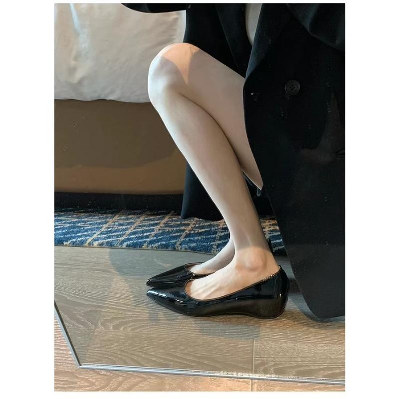 New Spring and Autumn Nude Inner Height Increase Pointed Flat Shoes Women's Shallow Mouth Shoes Versatile Commuter Shoes